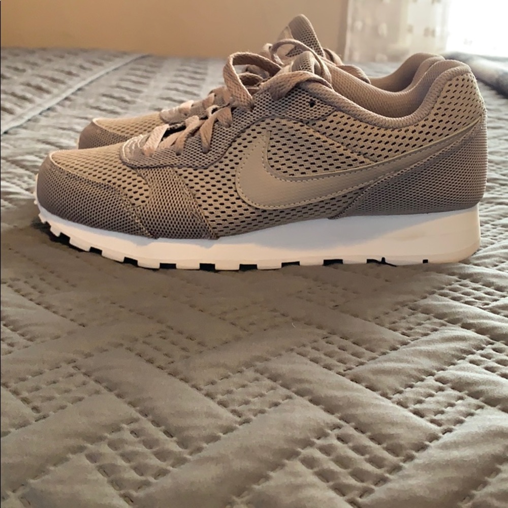 Nike md runner